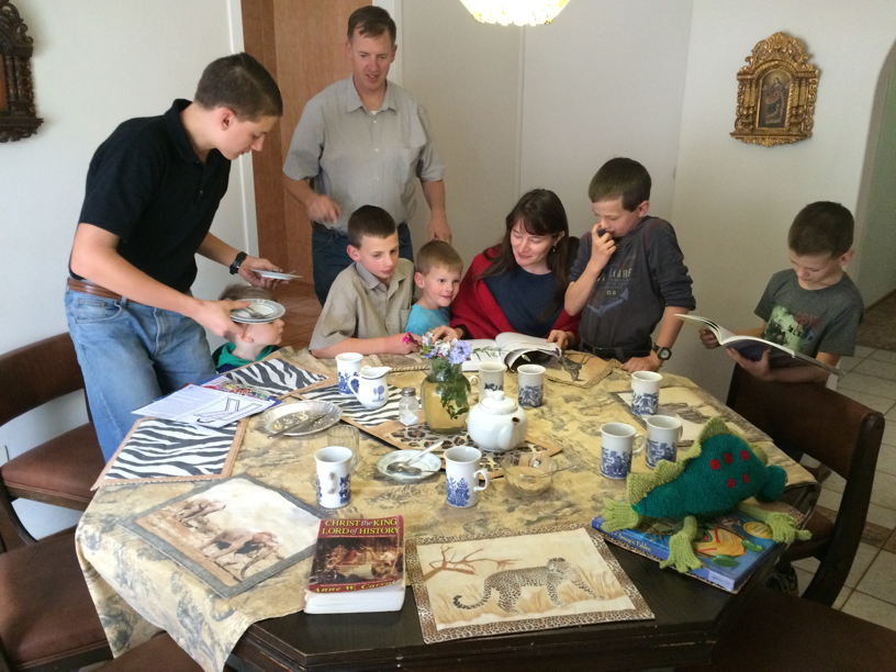 EASTERTIME. SUNDAY 3A. CATECHESIS STARTS IN THE FAMILY