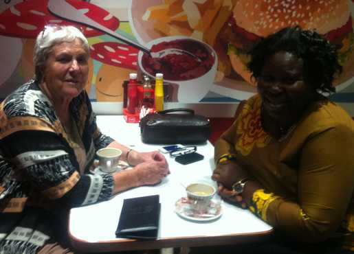 FACING THE TRIALS OF LIFE TOGETHER. WOMEN ON THE MOVE